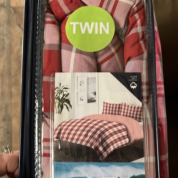 New nautica twin comforter set - Picture 3 of 3